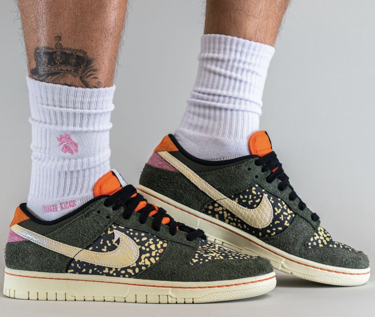 nike sb dunk low safari on feet