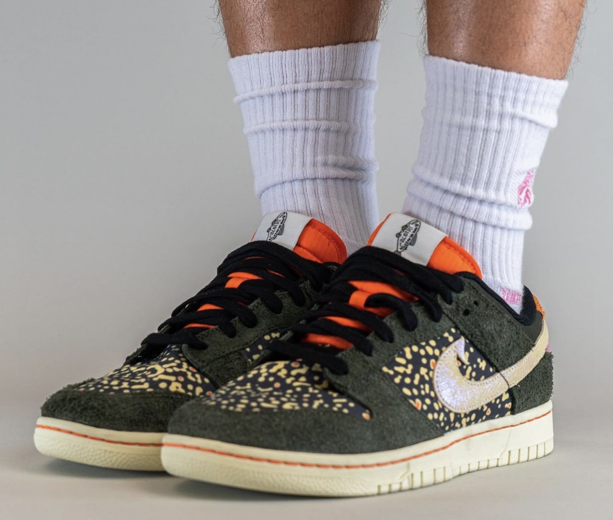 nike sb dunk low safari on feet